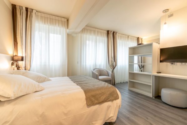 Chambre familiale grand lit + 2 lits superposés – Image 2